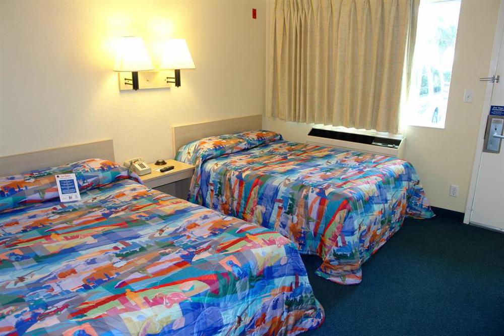 Rodeway Inn Kissimmee Maingate West - Free Theme Park Shuttle Four Corners Room photo